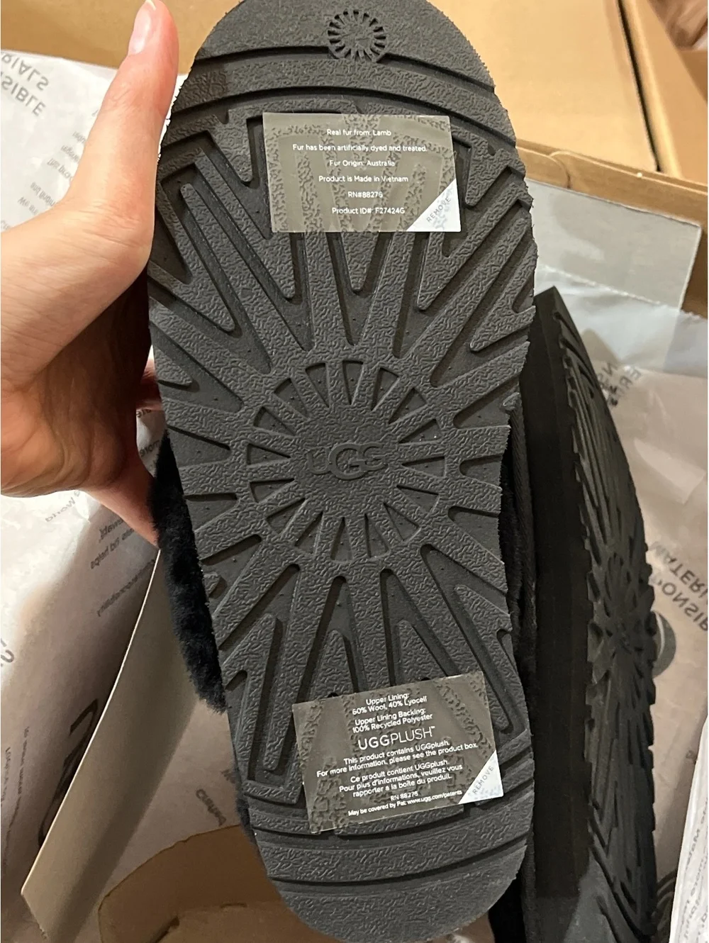 UGG Funkette Slippers in Suede black new authentic